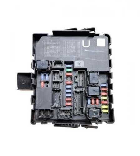 Caja Fusibles Motor Nissan Navara  MT