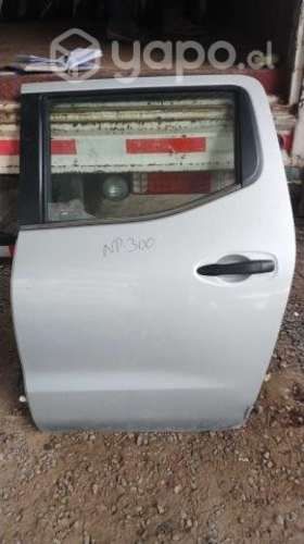 Puerta nissan np300