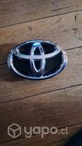 Logo frontal Toyota RAV4 nuevo original