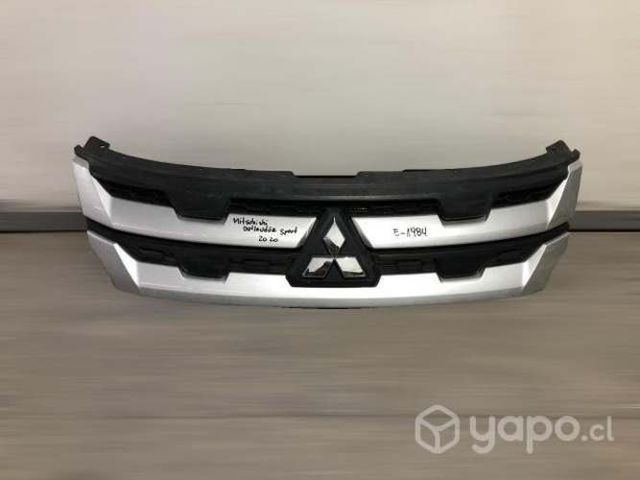 Mascara mitsubishi outlander 2020