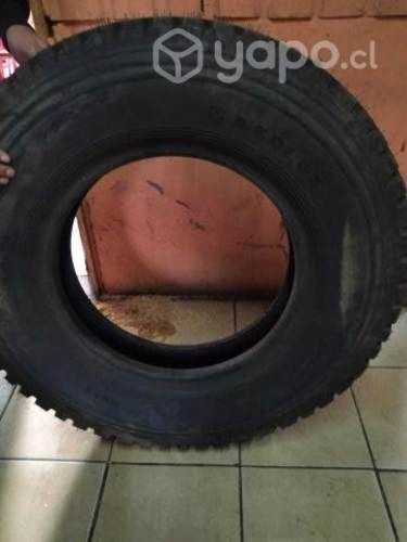 tres neumaticos nuevos 8.25 r20