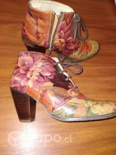 Zapatos cuero pintado taco alto