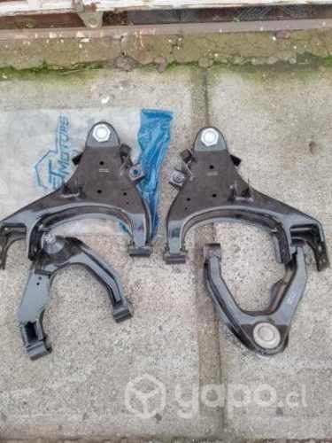 Juego bandeja suspension Nissan Terano