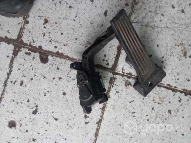 Pedal de aceleración kia sportage bencinera 2013