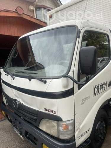 Camión HINO 300 6.5