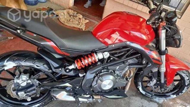 Se vende moto benelli 302s