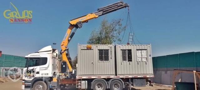 Camiones plumas y ramplas