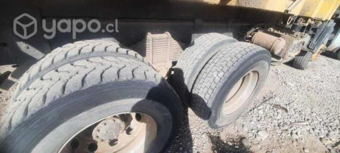 Camion Tolva Hino 700 2008