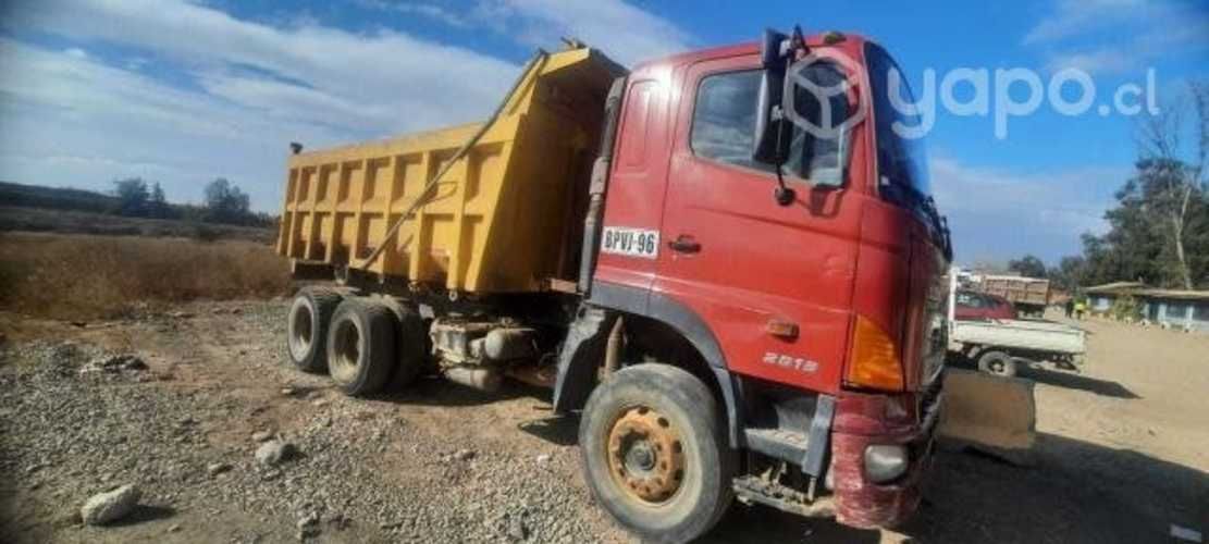 Camion Tolva Hino 700 2008