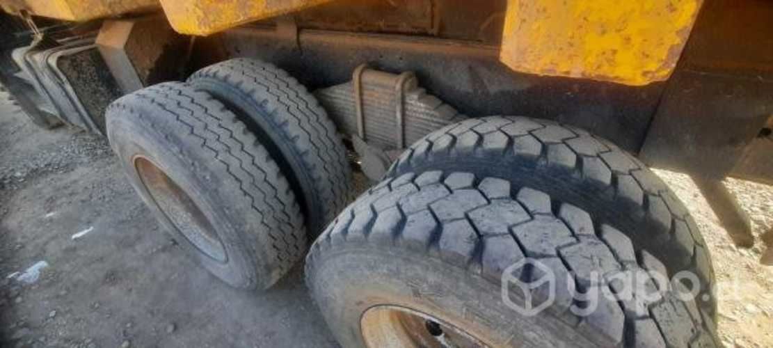 Camion Tolva Hino 700 2008