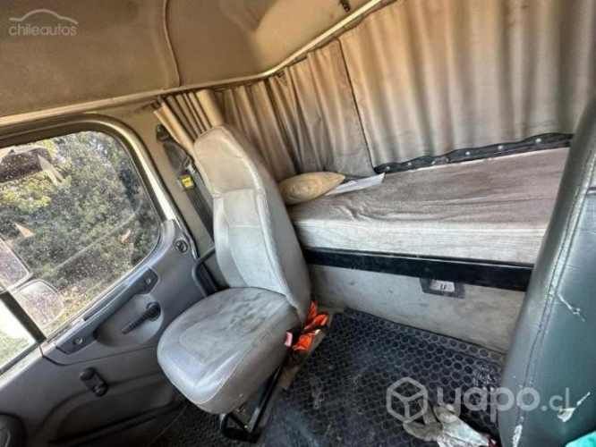 2013 FREIGHTLINER M2 motor mercedes 460hp