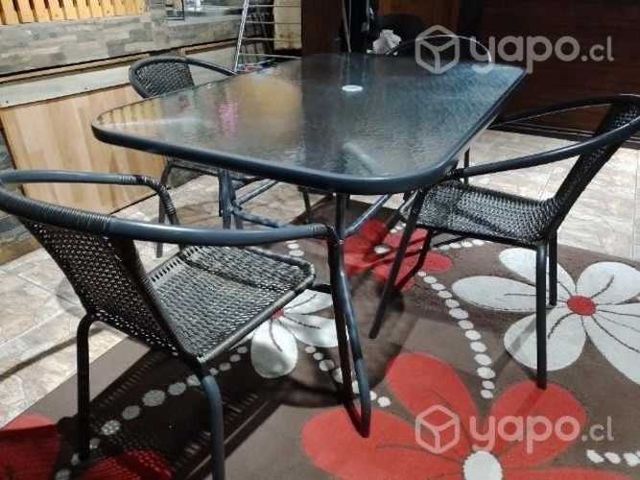 Mesa de terraza cubierta de vidrio