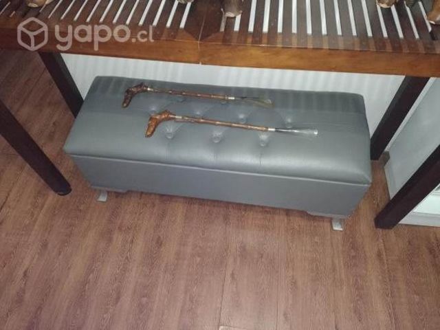 Baúl gris decorativo para sentarse dos cuerp