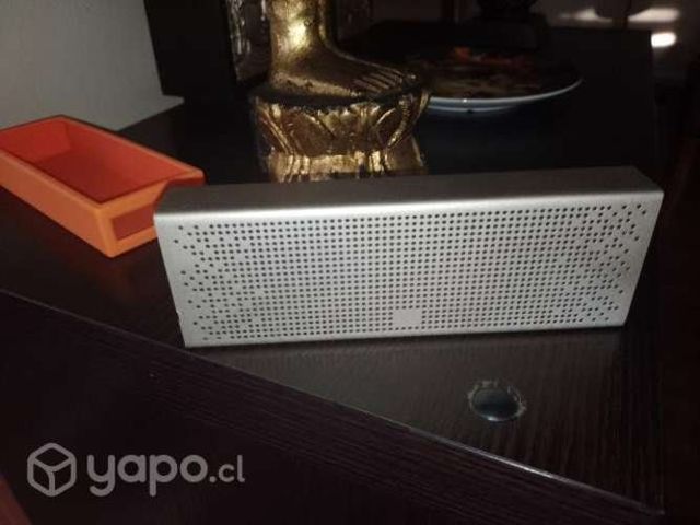 Parlante Bluetooth con cargador y funda