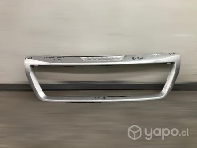 Moldura de mascara peugeot boxer 2015-2019