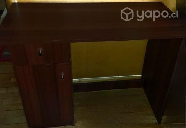 Escritorio con poco uso