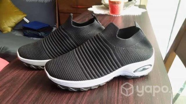 Zapatillas Mecedoras Negras, Talla 36