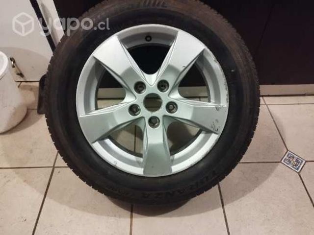 Neumático Bridgestone con llanta 205/60R16