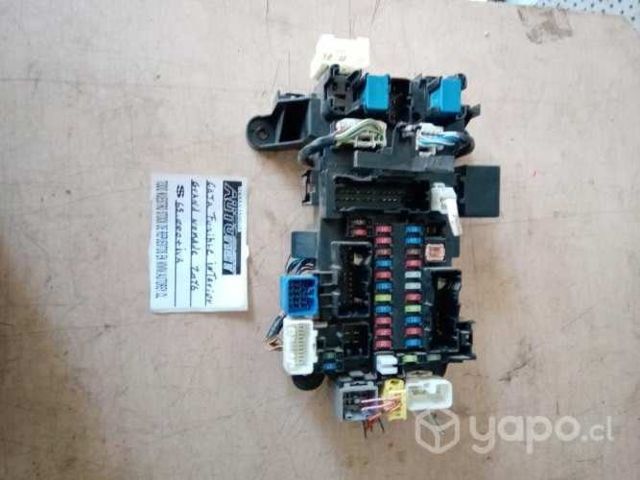 Caja fusibles interior Suzuki Grand Nomade 2.4