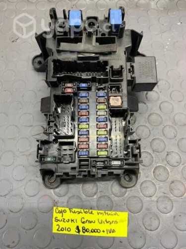 Caja fusible interior Suzuki Gran Vitara 2010