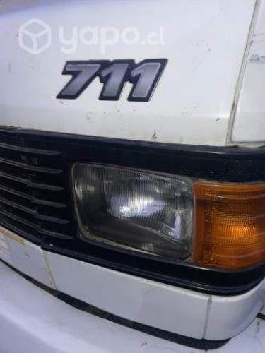 Camión mercedes Benz 711 plus 2005