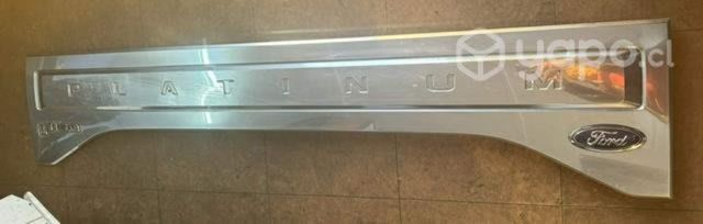Moldura portalon Ford f150 platinun