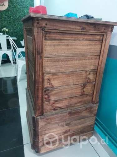 Cajero de madera rustico
