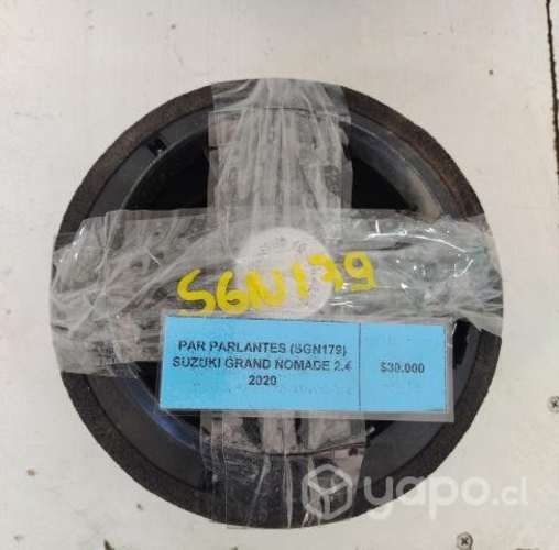 Par Parlantes (SGN179) Suzuki Grand Nomade 2.4 202