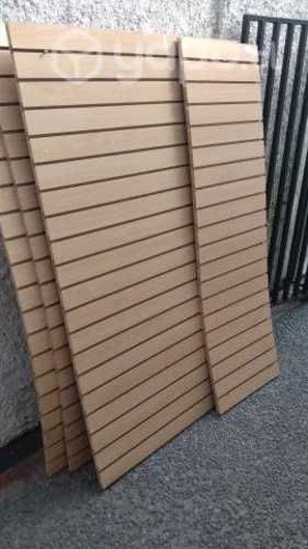 Paneles ranurados usados exhibición distintas medidas