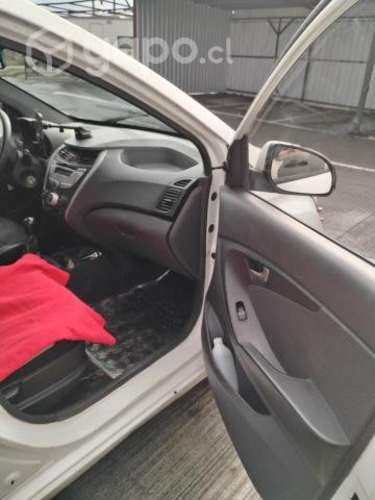 Vendo auto  HYUNDAI EON 2013