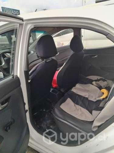 Vendo auto  HYUNDAI EON 2013