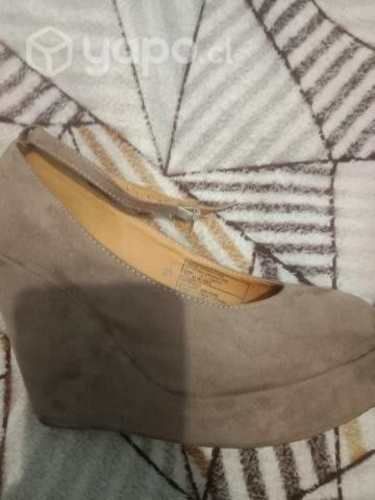 Tacón beige gamuza