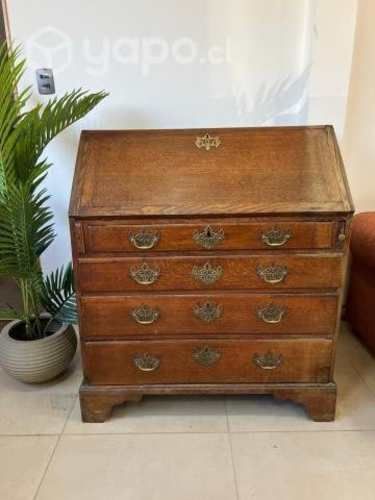 Escritorio Antiguo con incrustaciones