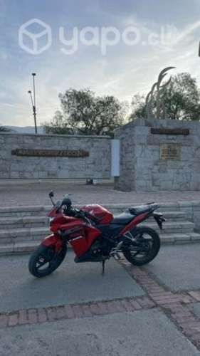 Honda cbr250r año  km