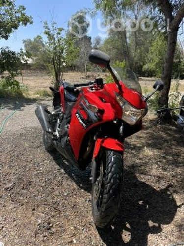 Honda cbr250r año  km