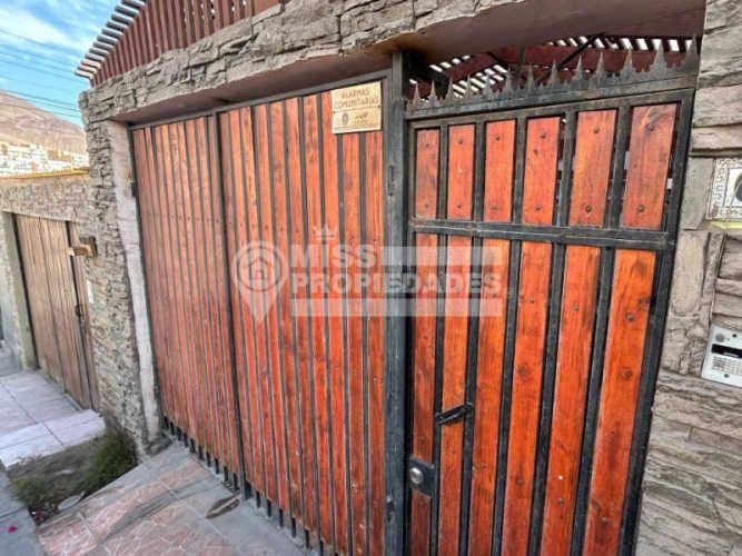 SE VENDE CASA EN CALLE SANTA BARBARA SECTOR SUR