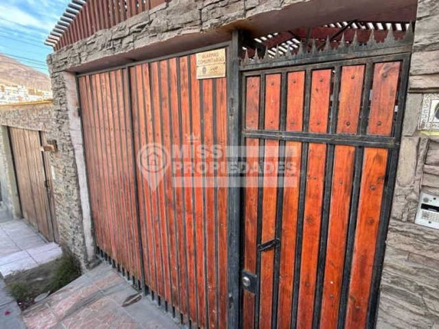 SE VENDE CASA EN CALLE SANTA BARBARA SECTOR SUR