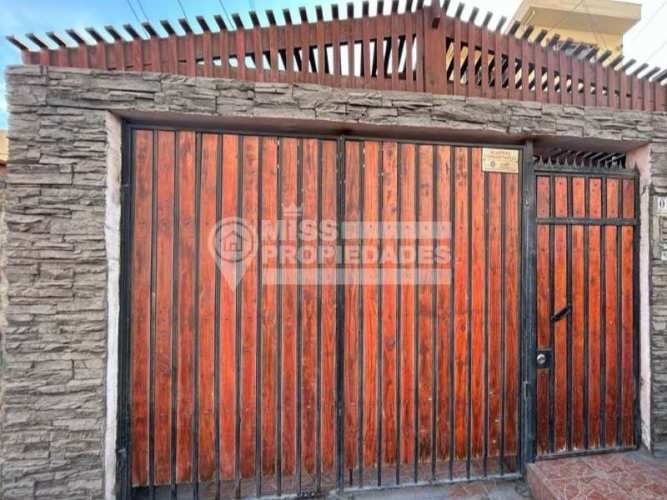 SE VENDE CASA EN CALLE SANTA BARBARA SECTOR SUR