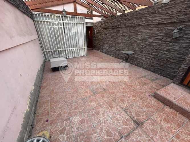 SE VENDE CASA EN CALLE SANTA BARBARA SECTOR SUR