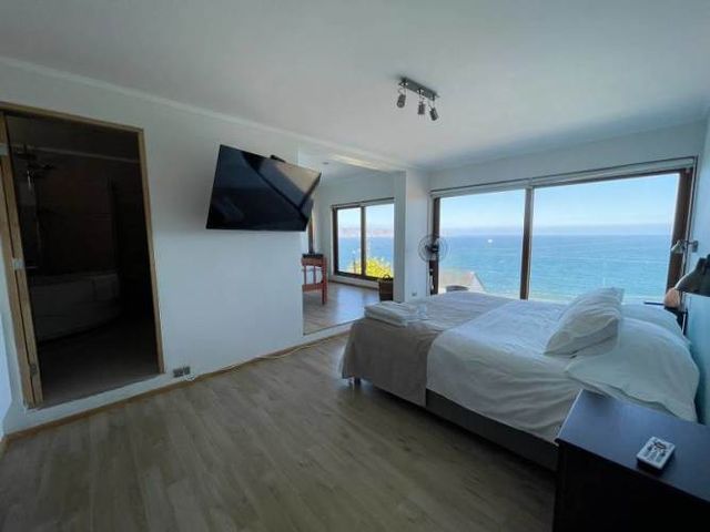 Casa SE VENDE HERMOSA CASA DE AMPLIOS ESPACIOS, REÑACA (CÓD. 231)