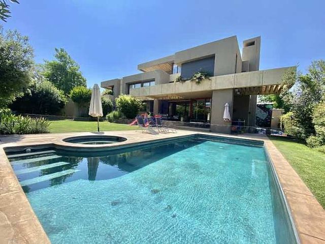 Casa LUJOSA CASA EN LO BARNECHEA (CÓD. 312)