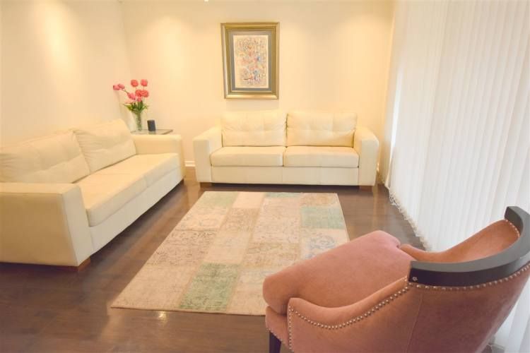 CASA Av. La Laguna/ Codominio Las Rocas