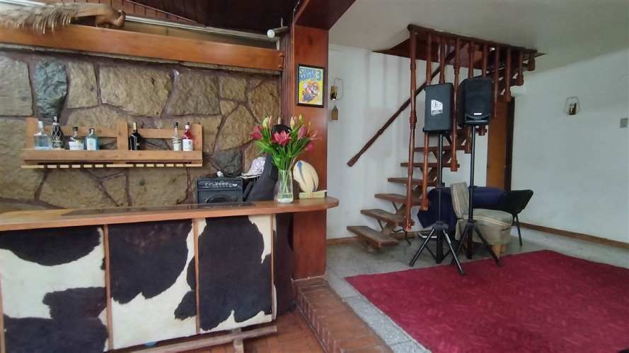 CASA Hospital FACH, Av. Las Condes, Chesterton