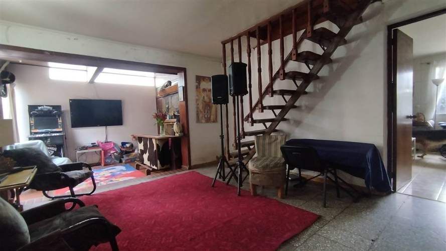 CASA Hospital FACH, Av. Las Condes, Chesterton