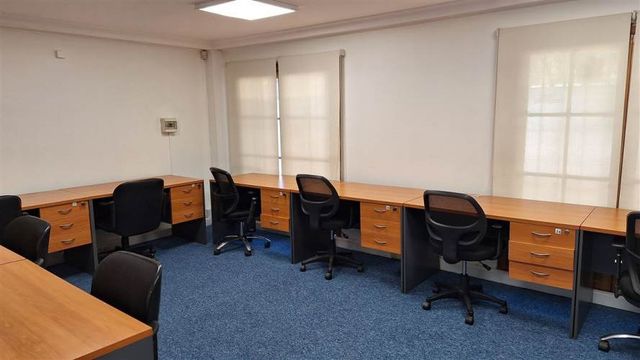 OFICINA Metro Cristóbal Colon/ Av. Tobalaba