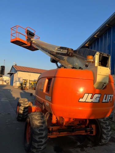 Elevador telescópico JLG600