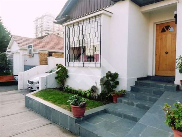 CASA Estadio Español / Neveria