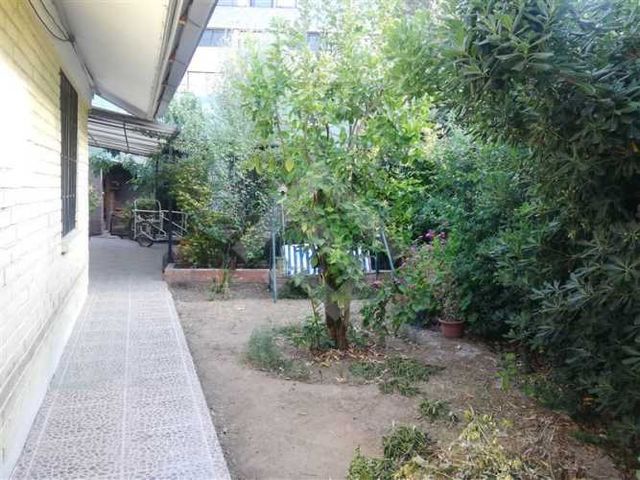 CASA Apoquindo / Metro Los Dominicos