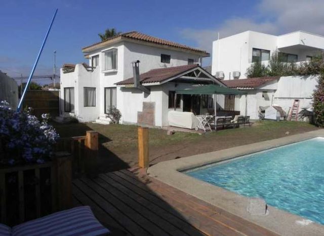 CASA Gabriela Mistral con 4 esquinas