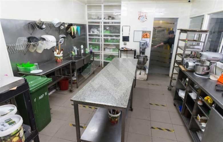 LOCAL COMERCIAL Las Americas con Comercio